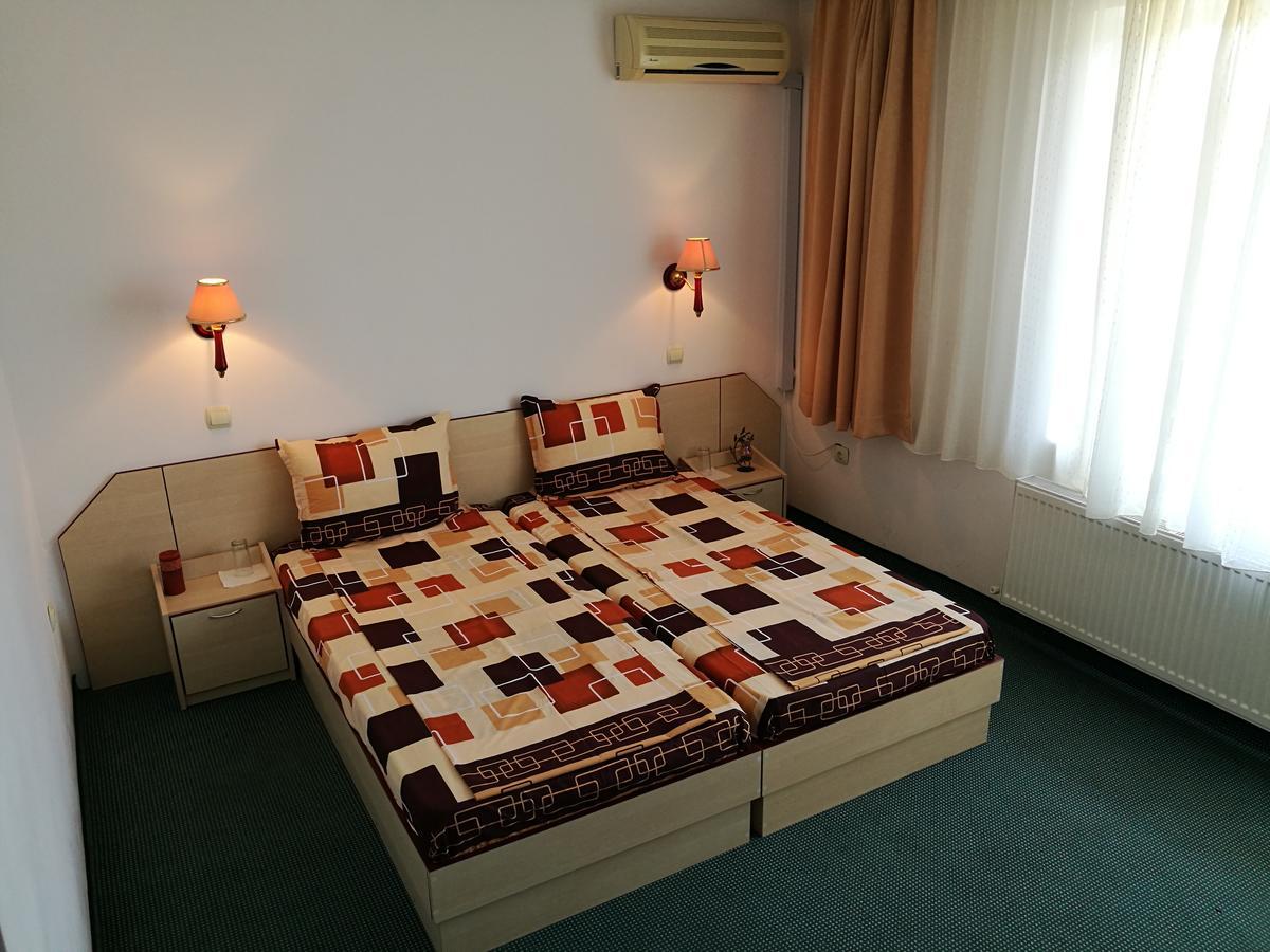 Family Hotel Lipite Tipcsenica Kültér fotó