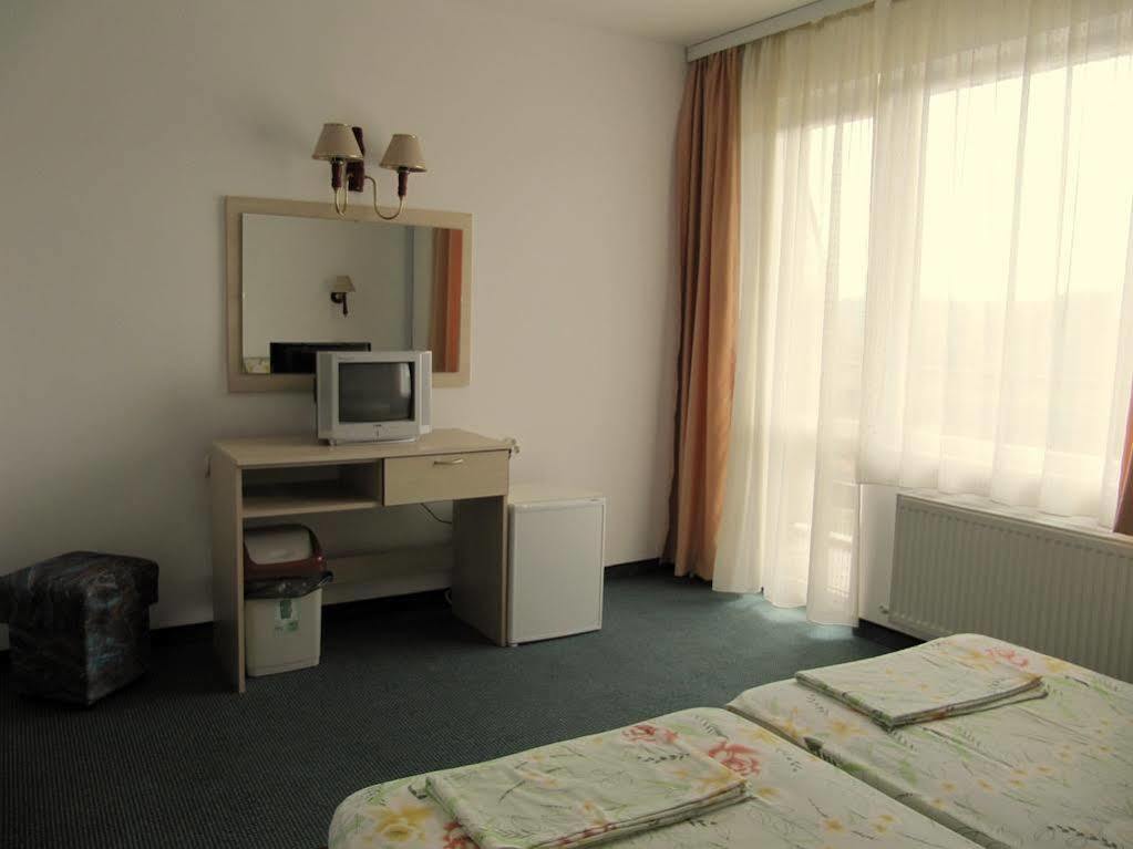 Family Hotel Lipite Tipcsenica Kültér fotó